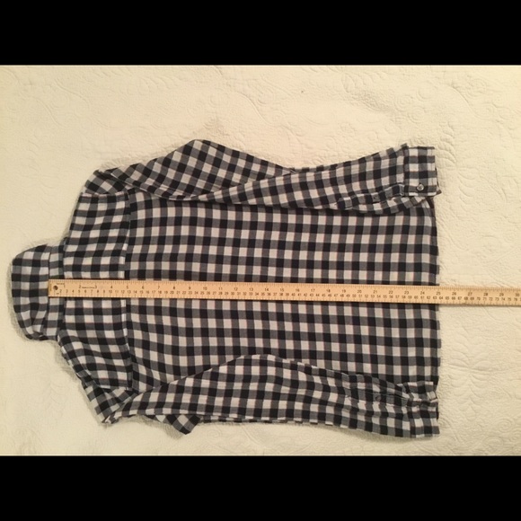 Two Hollister button up shirts for the price of 1 - Picture 5 of 8